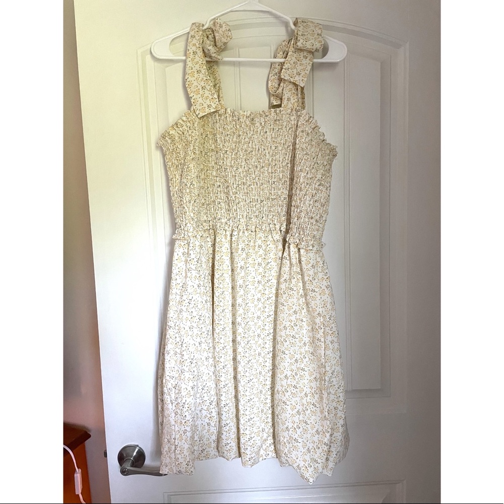 Super cute summer dress. Fits perfectly, doesn’t fit me anymore!